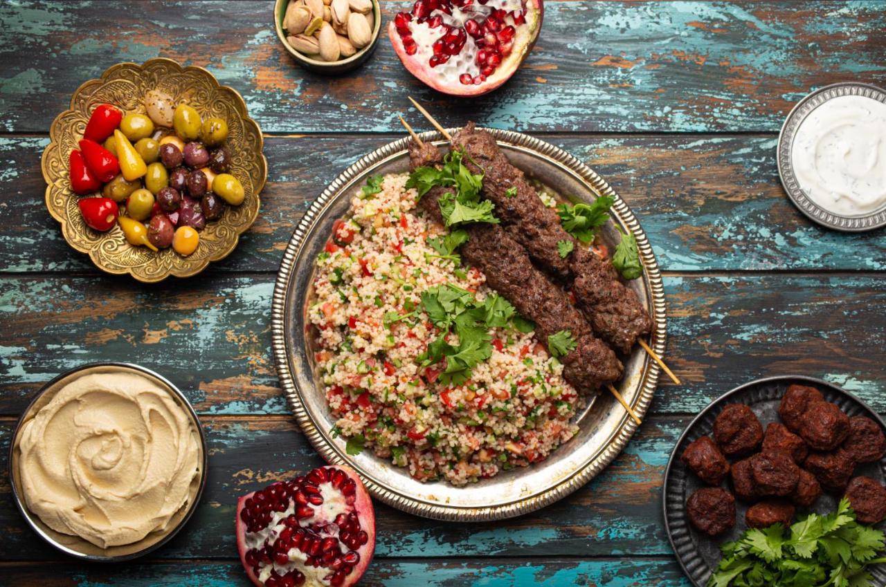 Jumeirah Jabal Omar Makkah Мекка Экстерьер фото A selection of Middle Eastern cuisine