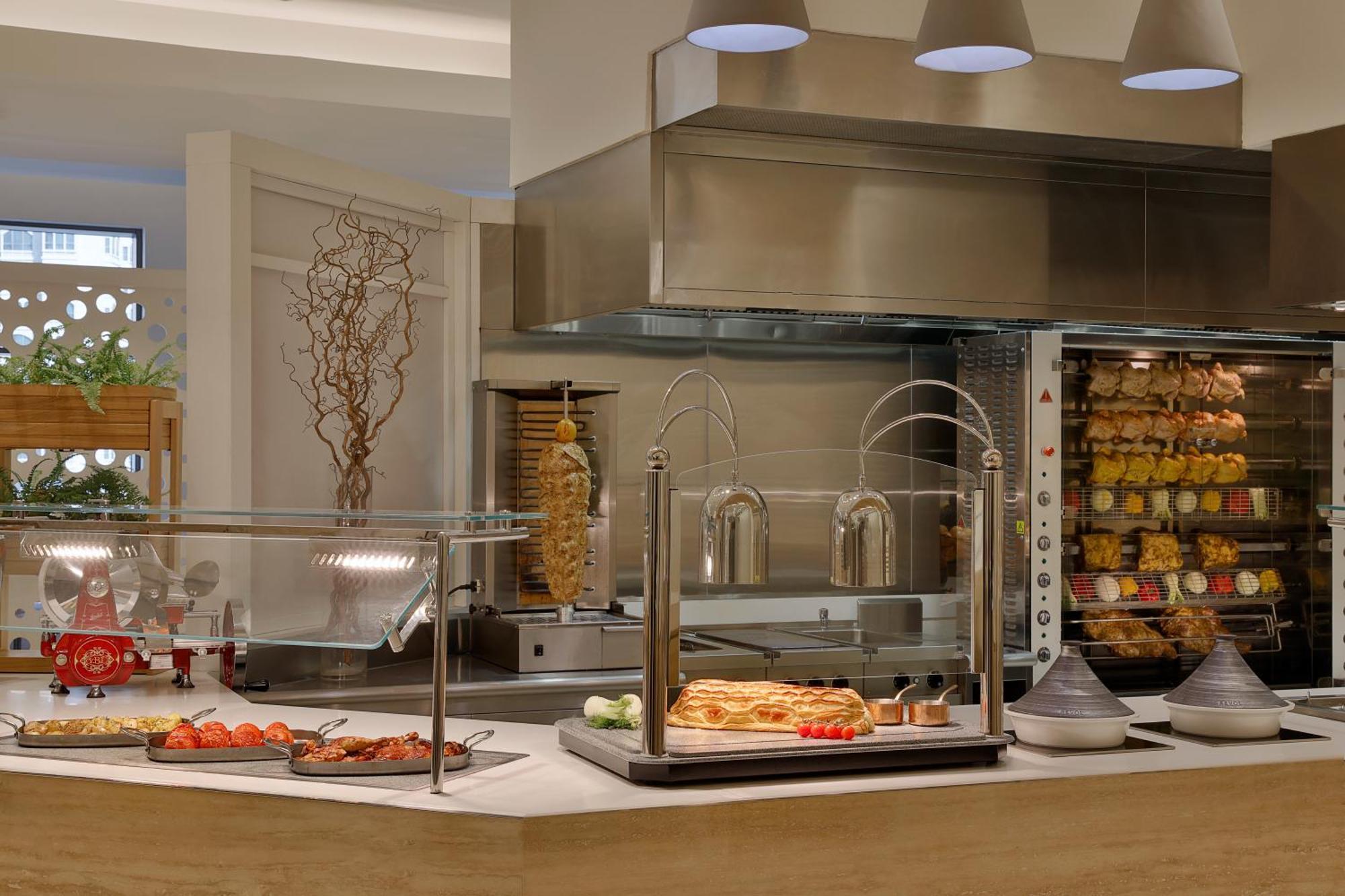 Jumeirah Jabal Omar Makkah Мекка Экстерьер фото A typical buffet